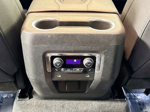 Used 2022 Chevrolet Suburban LT w/ Luxury Package image 24