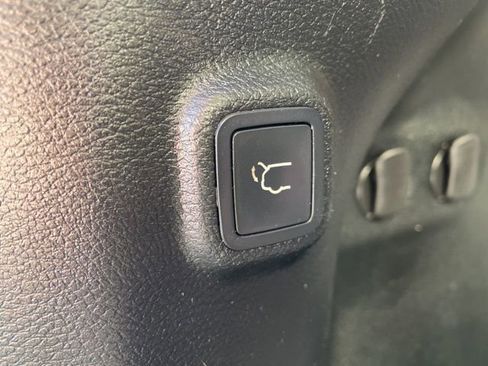 Used 2019 Jeep Cherokee Latitude Plus w/ Comfort/Convenience Group image 20