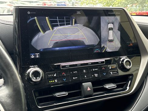 Used 2022 Toyota Highlander Limited AWD/4WD image 25