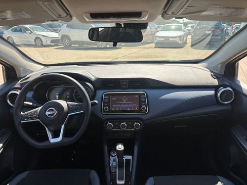 Used 2025 Nissan Versa SV FWD image 31