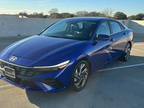 Used 2025 Hyundai Elantra Limited image 8