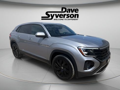 Used 2024 Volkswagen Atlas Cross Sport SE AWD/4WD image 3