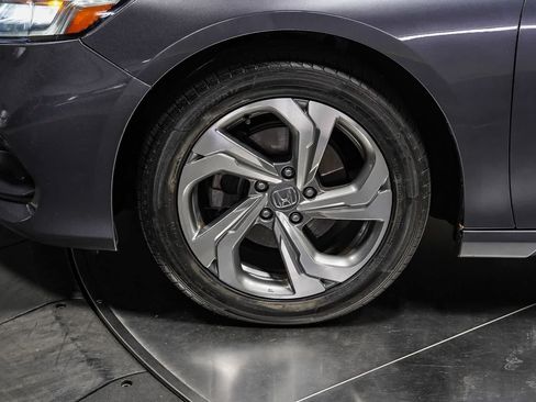 Used 2018 Honda Accord EX image 9