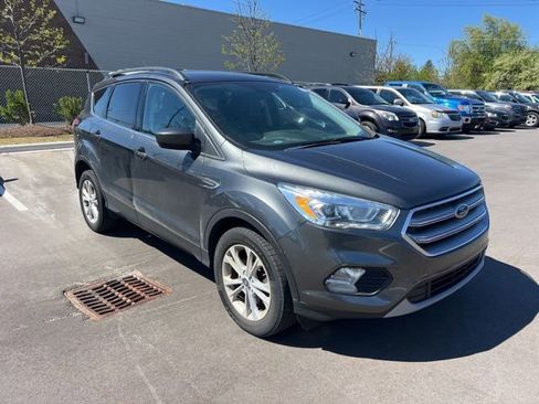 Used 2017 Ford Escape SE w/ Equipment Group 201A FWD image 2