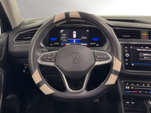Used 2022 Volkswagen Tiguan SE FWD image 19