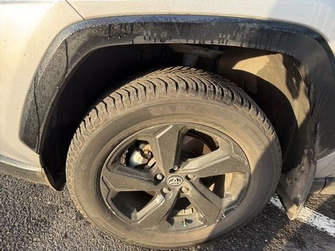 Used 2021 Toyota RAV4 XSE image 17