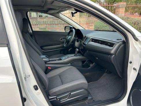 Used 2020 Honda HR-V EX image 11