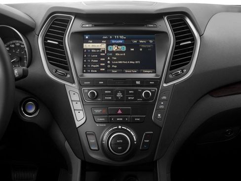Used 2017 Hyundai Santa Fe SE FWD image 13