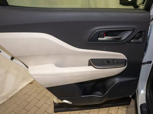 Used 2023 Toyota Crown Limited image 10