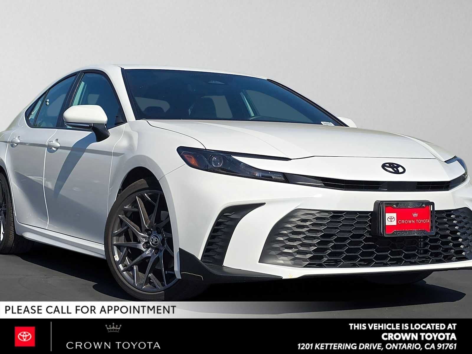 Used 2026 Toyota Camry SE w/ Convenience Package FWD image 1
