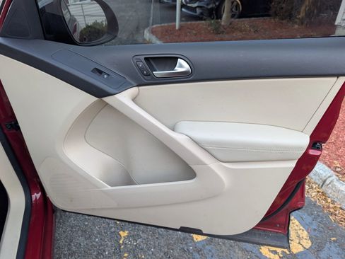 Used 2016 Volkswagen Tiguan S image 27