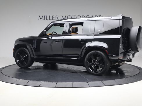 Used 2024 Land Rover Defender 110 V8 AWD/4WD image 4