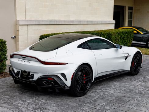 Used 2025 Aston Martin V8 Vantage Coupe image 22