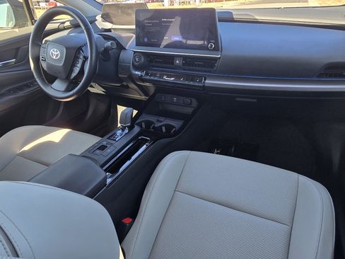 Used 2024 Toyota Prius XLE image 28