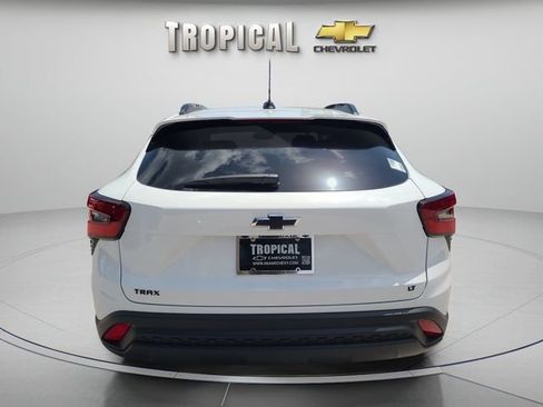 New 2026 Chevrolet Trax LT w/ Midnight Edition FWD image 4