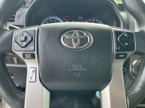 Used 2019 Toyota 4Runner SR5 AWD/4WD image 7