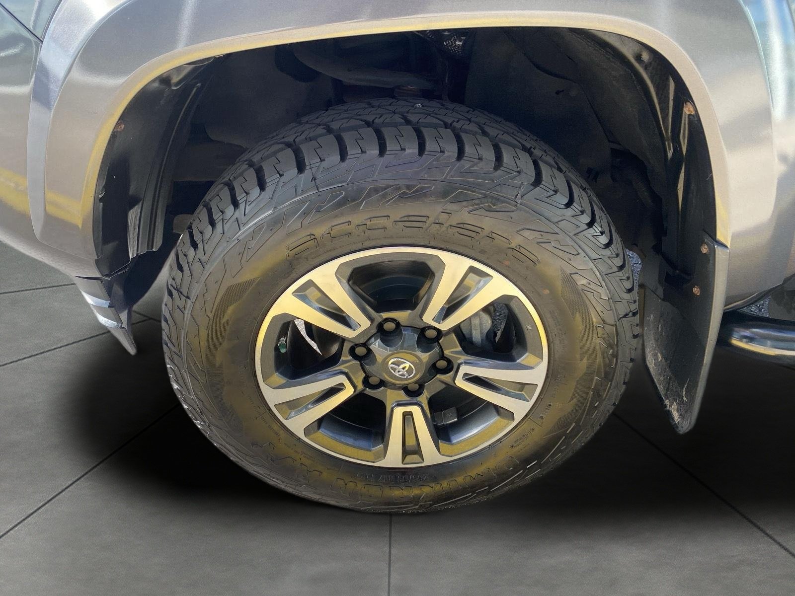 Used 2019 Toyota Tacoma SR5 AWD/4WD image 7