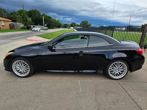 Used 2010 INFINITI G37 Convertible w/ Premium Pkg RWD image 2