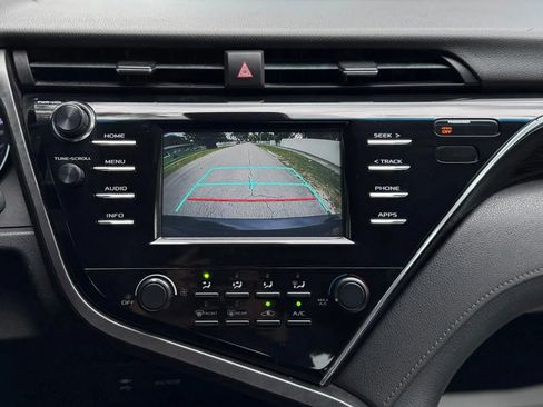 Used 2019 Toyota Camry LE image 11