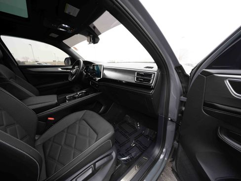 Used 2024 Volkswagen Atlas Cross Sport SE image 26