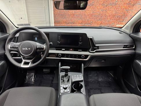 Used 2023 Kia Sportage LX image 12
