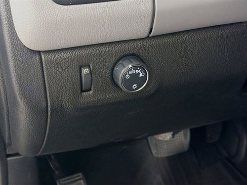 Used 2022 Chevrolet Colorado W/T w/ Custom Special Edition RWD image 12