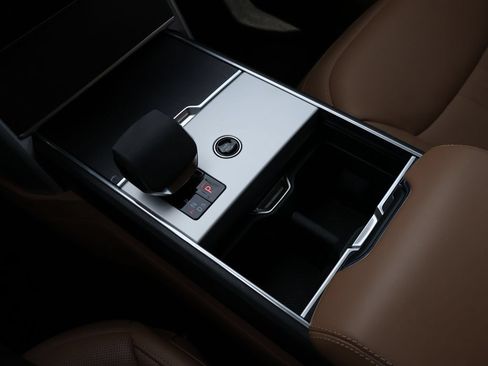 Certified 2024 Land Rover Range Rover SE AWD/4WD image 25
