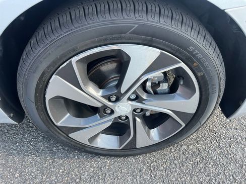 Used 2018 Chevrolet Sonic Premier image 21