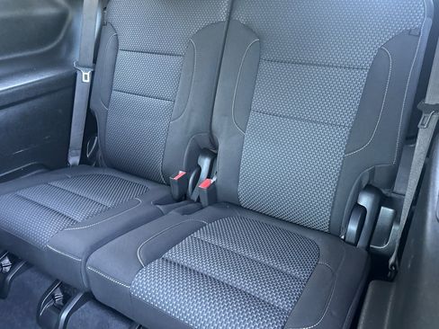 Used 2023 GMC Acadia SLE image 16