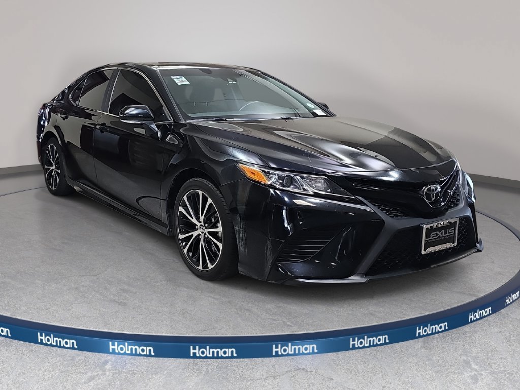 Used 2018 Toyota Camry SE w/ Convenience Package FWD image 4