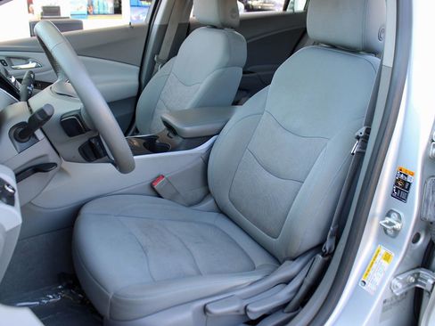 Used 2016 Chevrolet Volt LT w/ Comfort Package FWD image 14