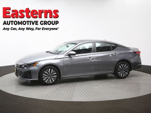 Used 2024 Nissan Altima 2.5 SV w/ SV Premium Package AWD/4WD image 59