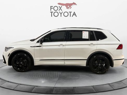Used 2024 Volkswagen Tiguan SE R-Line FWD image 3