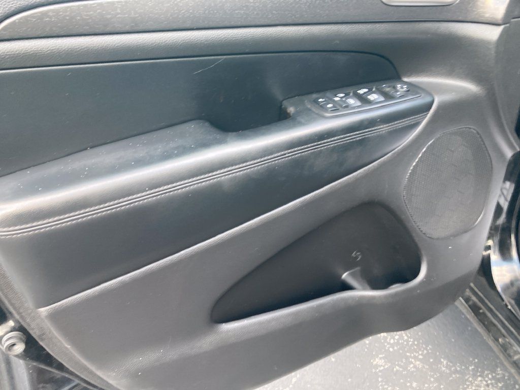 Used 2017 Jeep Grand Cherokee Altitude AWD/4WD image 13
