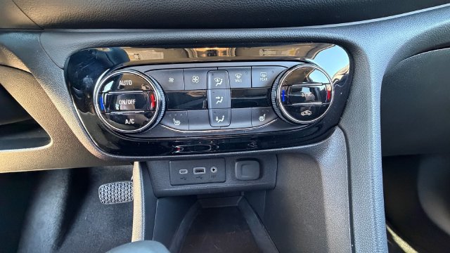 Certified 2020 Buick Encore GX Select w/ Sport Touring Package AWD/4WD image 15