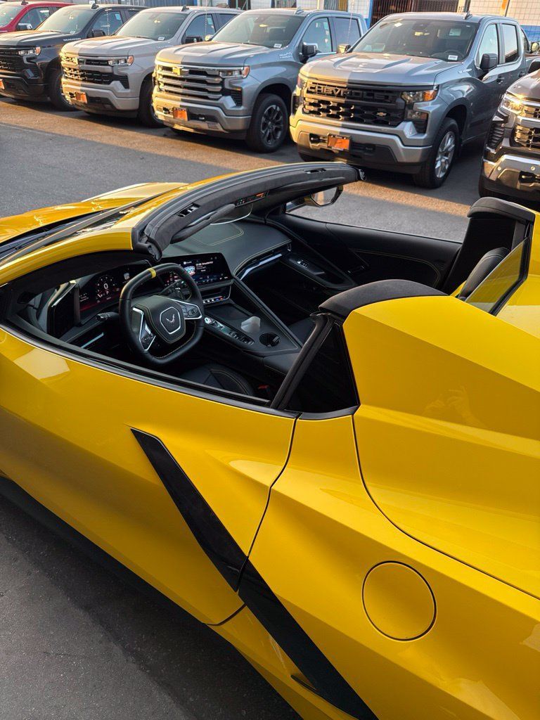 Used 2026 Chevrolet Corvette Stingray Premium Conv w/ Z51 Performance Package RWD image 24