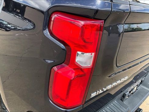 Used 2022 Chevrolet Silverado 1500 High Country w/ Z71 Off-Road Package AWD/4WD image 38
