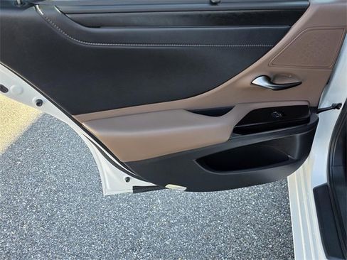 Certified 2023 Lexus ES 300h Ultra Luxury w/ Accessory Package (Z2) image 36