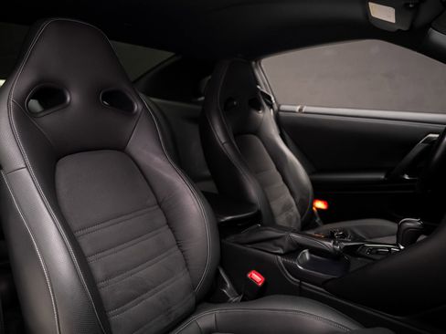 Used 2019 Nissan GT-R Premium AWD/4WD image 65
