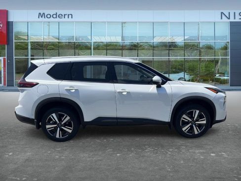 Certified 2025 Nissan Rogue SL FWD image 6