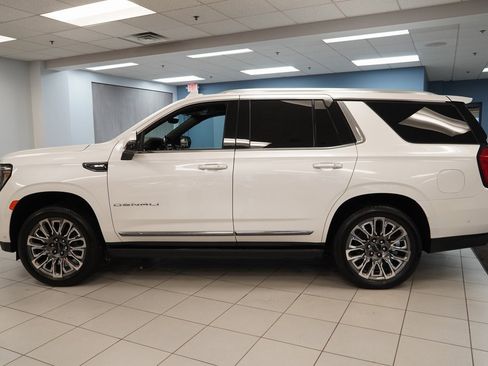 Used 2023 GMC Yukon Denali Ultimate image 2