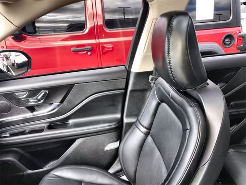 Used 2024 Lincoln Corsair Reserve w/ Equipment Group 201A image 24