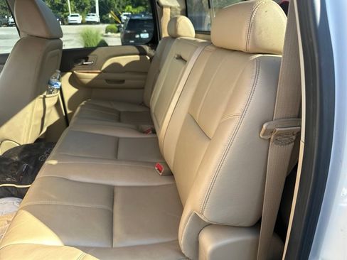 Used 2008 GMC Sierra 2500 SLT w/ Z71 Off-Road Package AWD/4WD image 8
