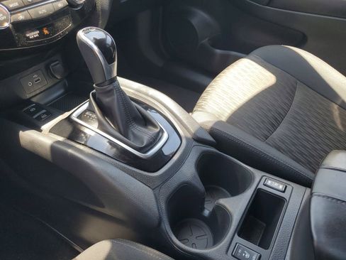 Used 2019 Nissan Rogue SV w/ Premium Package AWD/4WD image 19