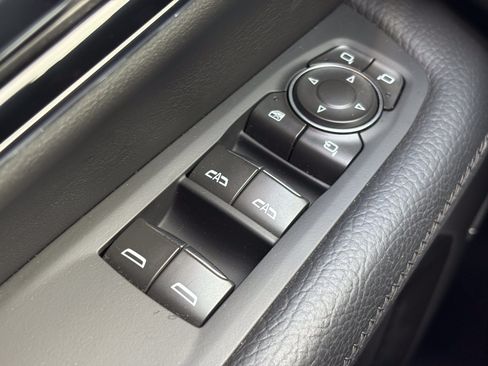Used 2025 GMC Yukon XL Denali AWD/4WD image 29