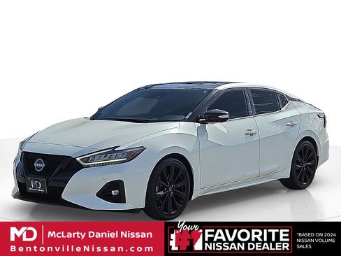 Used 2023 Nissan Maxima SR w/ Sport Mat Group image 2