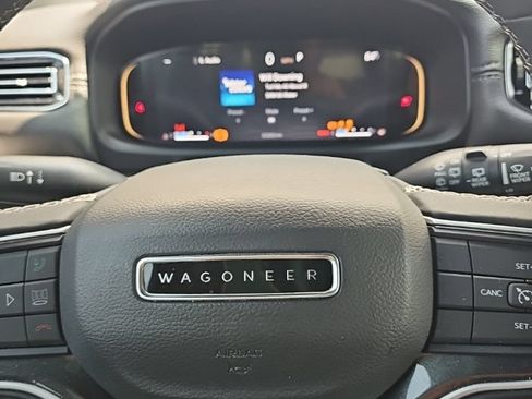 Used 2023 Jeep Wagoneer 4WD w/ Premium Group I image 12