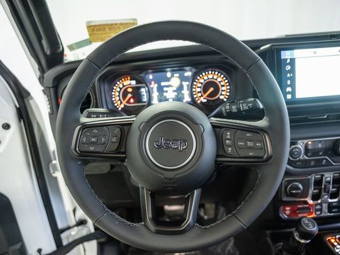 Used 2025 Jeep Wrangler Rubicon w/ Safety Group image 38