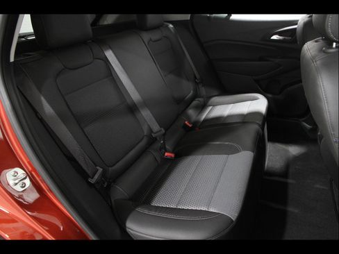 Certified 2024 Chevrolet Trax LT w/ Sunroof Package image 16