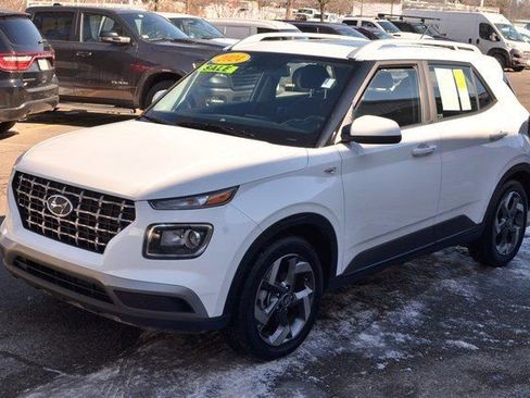 Used 2024 Hyundai Venue SEL image 4